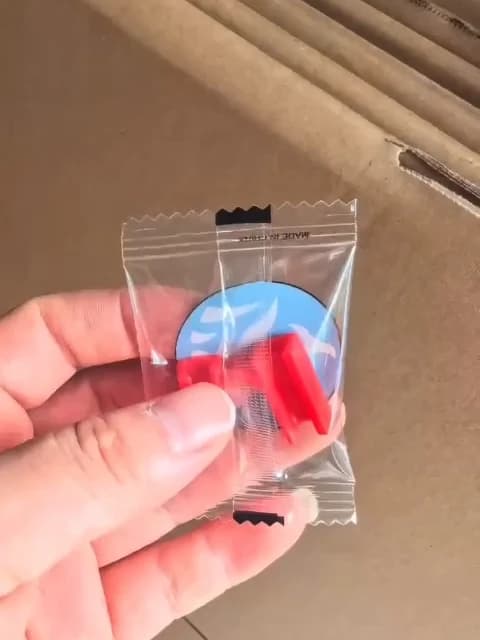 الماسكة داخل غلافها